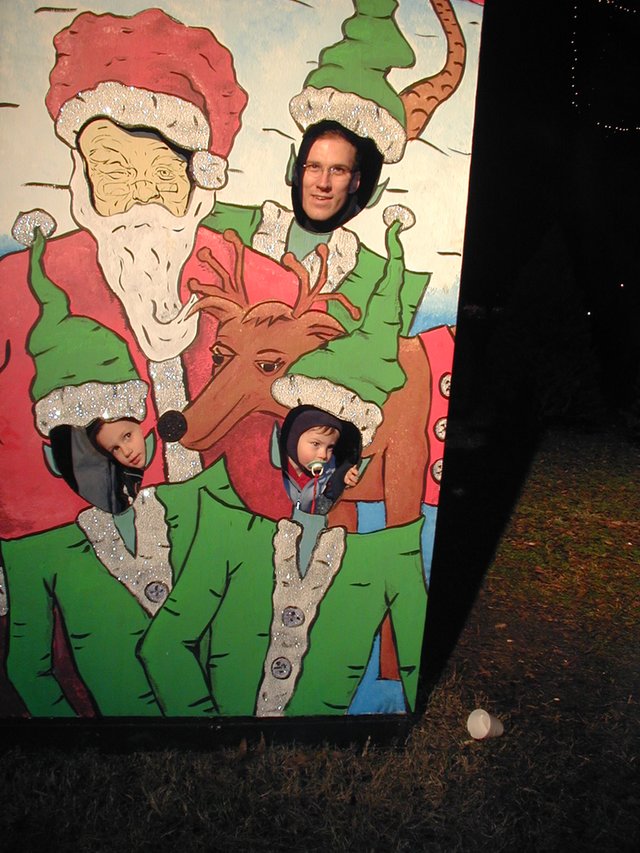 2002-12-12-Trail-of-Lights-10-Travis-Chance-Dax.JPG