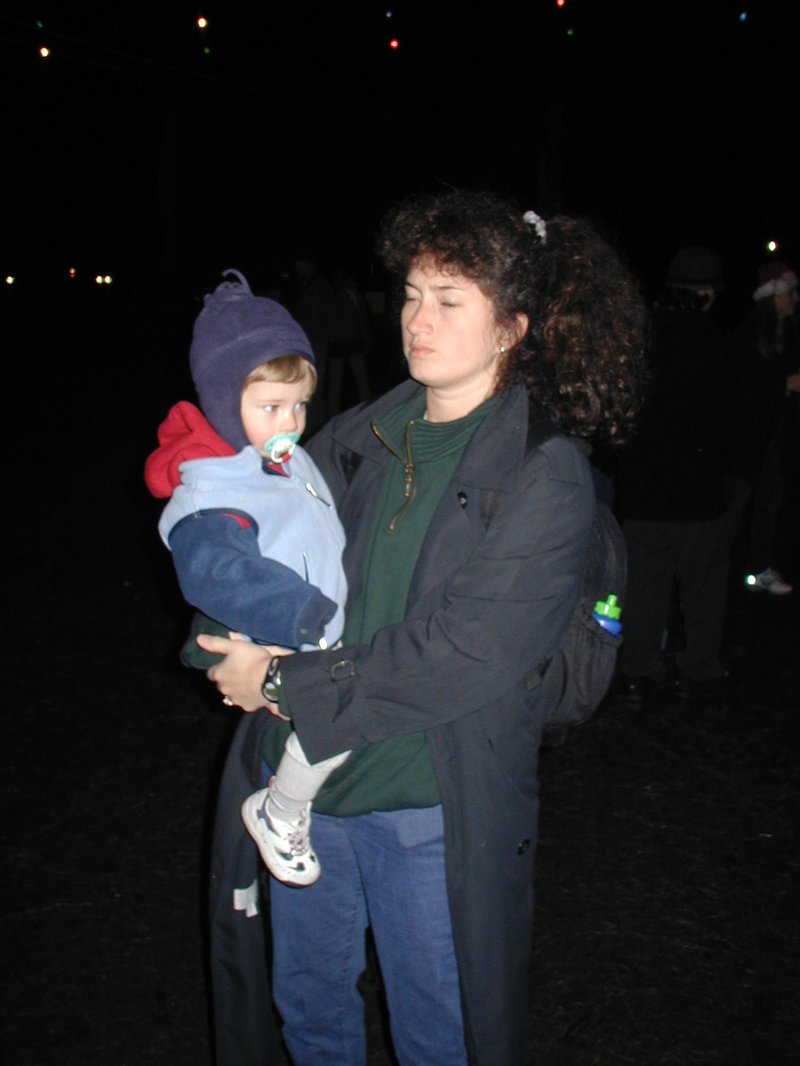 2002/12(December)/Trail-of-Lights/800x600_2002-12-12-Trail-of-Lights-02-Dax-Suzi.JPG