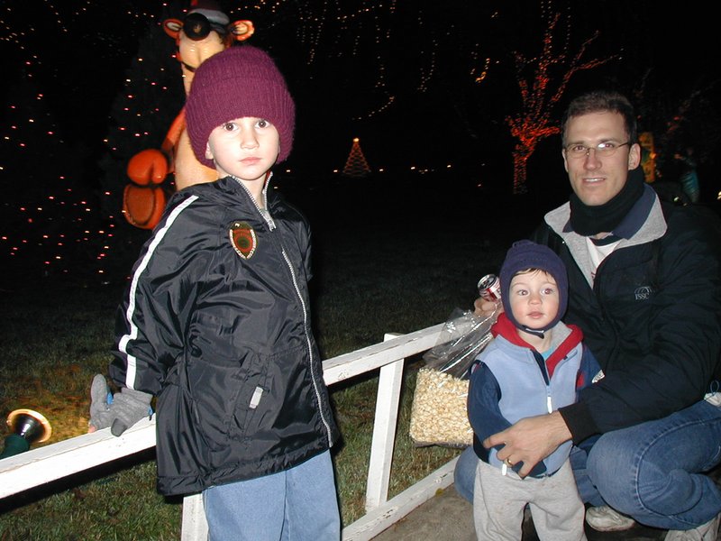 2002/12(December)/Trail-of-Lights/800x600_2002-12-12-Trail-of-Lights-08-Chance-Dax-Travis-Tigger.JPG