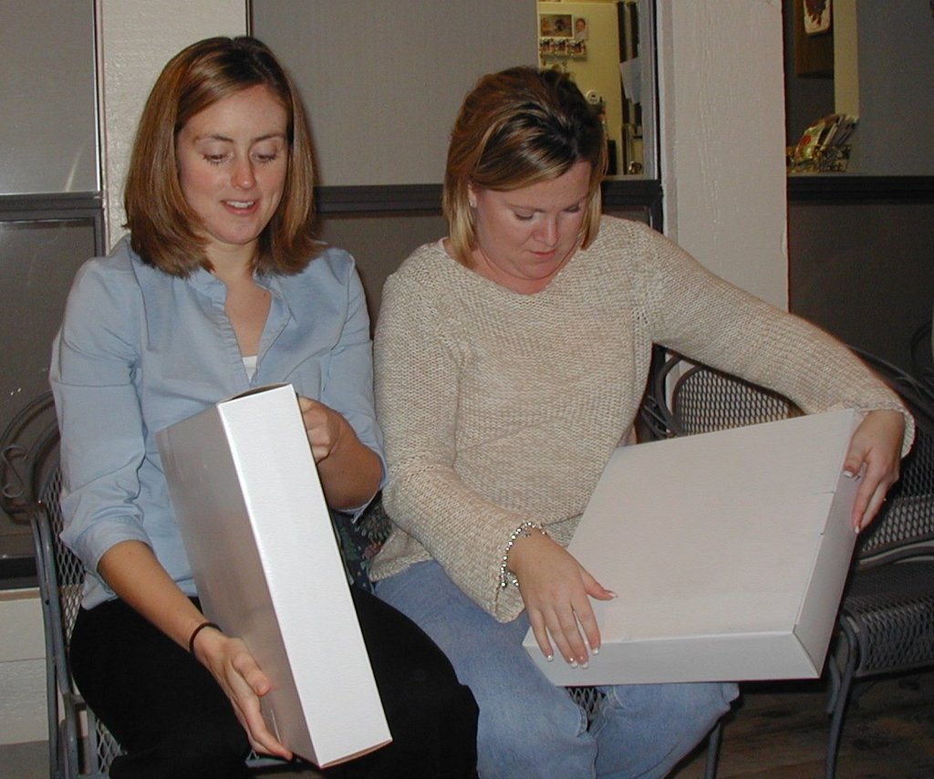 2002/12(December)/Xmas/1024x768_2002-12-24-Xmas-24-Heather-Katie.JPG