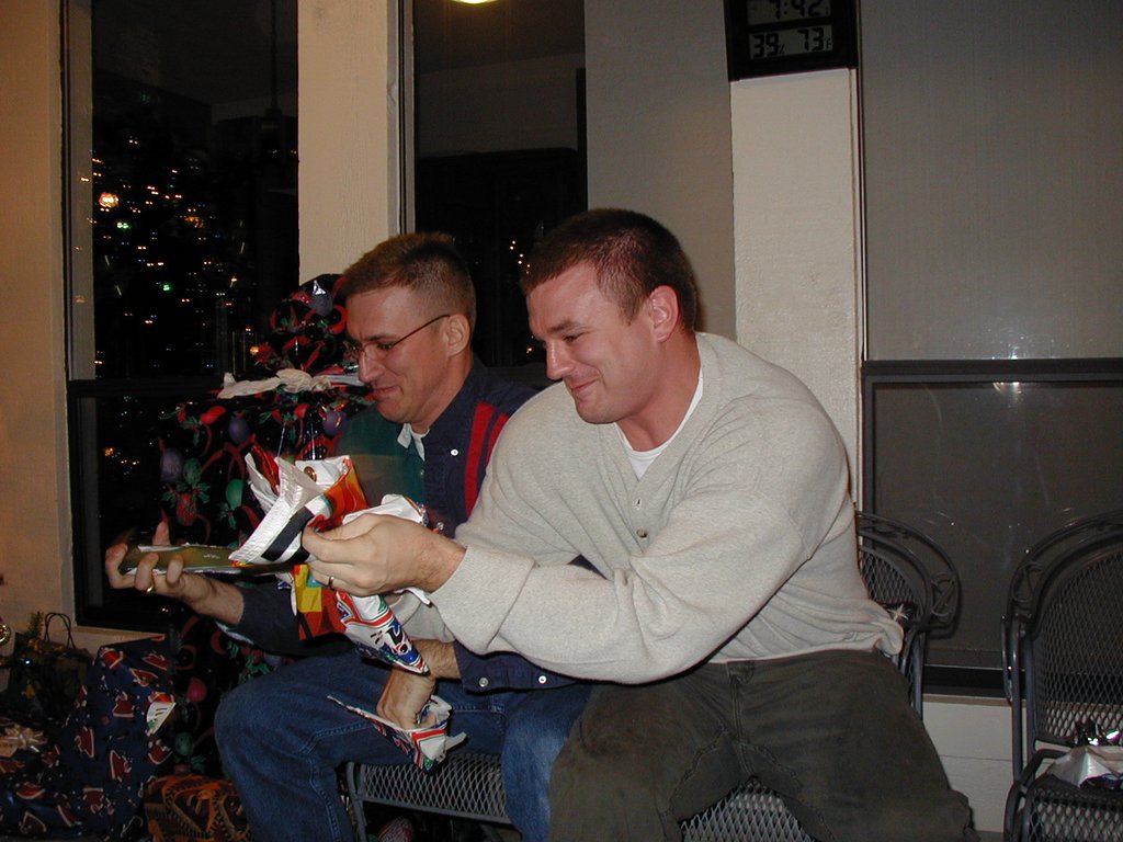 2002/12(December)/Xmas/1024x768_2002-12-24-Xmas-39-Travis-Justin-racing.JPG