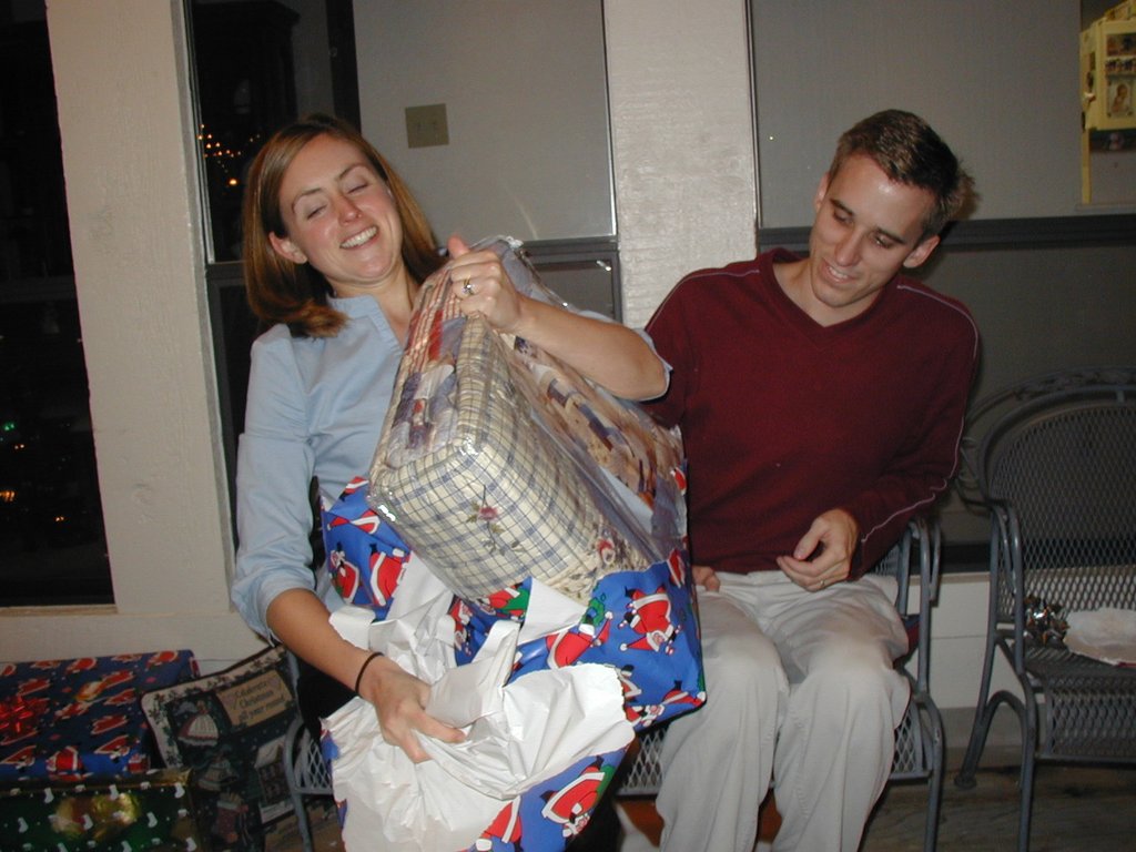 2002/12(December)/Xmas/1024x768_2002-12-24-Xmas-46-Heather-Josh-comforter.JPG
