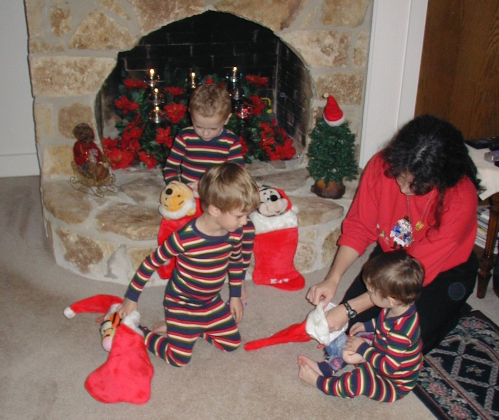 2002-12-24-Xmas-51-Vale-Chance-Dax-stockings.JPG