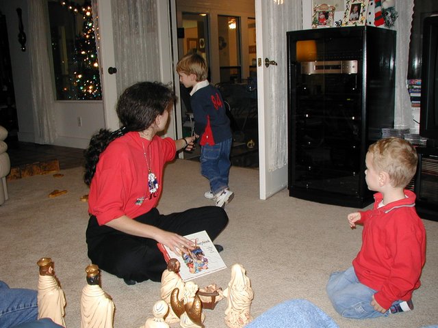 2002-12-24-Xmas-06-Nativity-story.JPG
