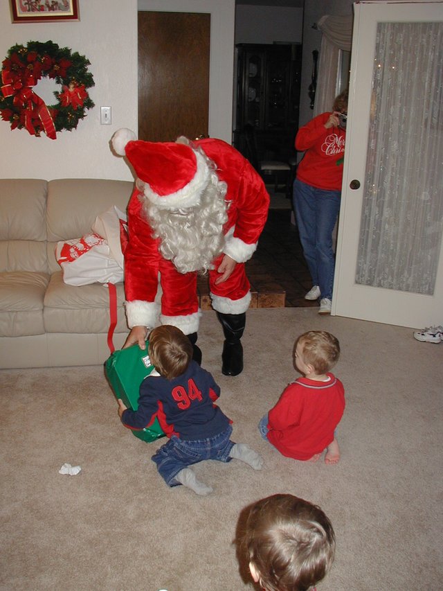 2002/12(December)/Xmas/640x480_2002-12-24-Xmas-16-Santa-Chance-Vale.JPG