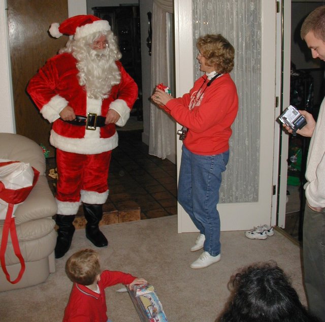 2002-12-24-Xmas-20-Santa-Janeen.JPG