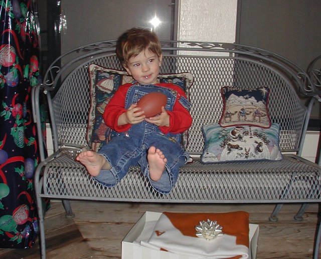 2002-12-24-Xmas-31-Dax-football.JPG