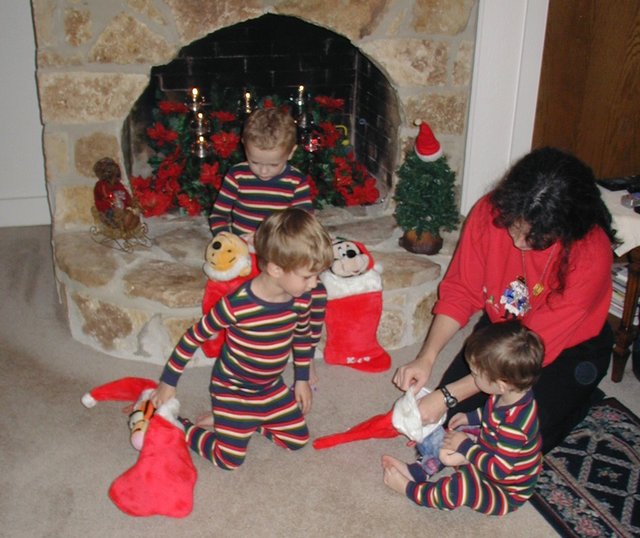 2002-12-24-Xmas-51-Vale-Chance-Dax-stockings.JPG
