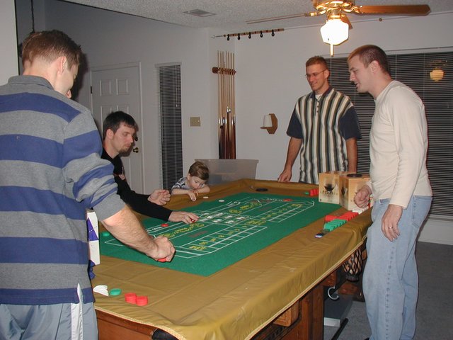 2002/12(December)/Xmas/640x480_2002-12-25-Xmas-24-Josh-Cory-Dax-Travis-Justin-craps.JPG