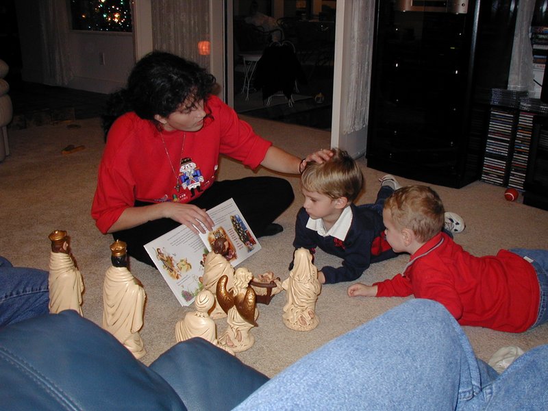 2002/12(December)/Xmas/800x600_2002-12-24-Xmas-05-Nativity-story.JPG