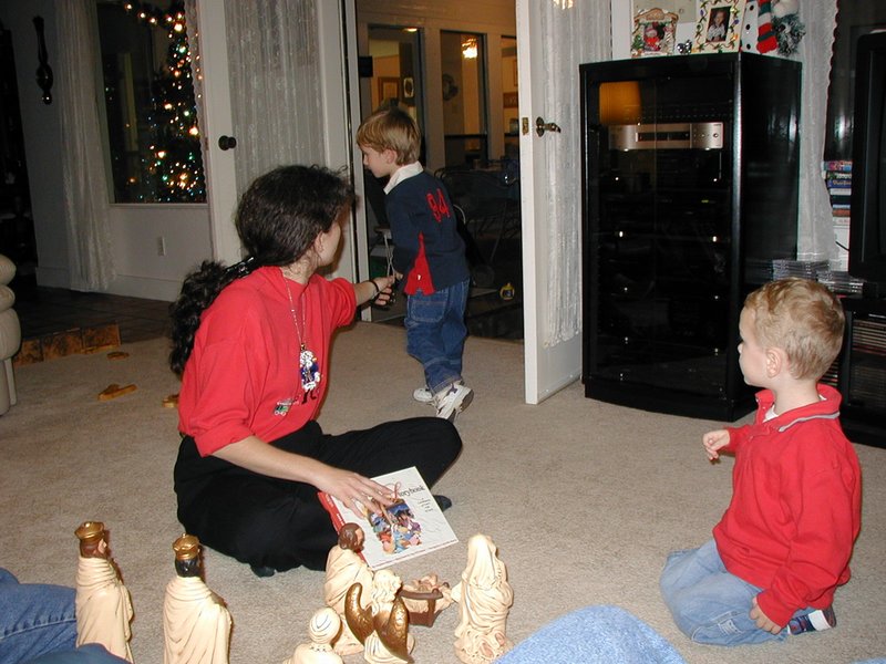 2002-12-24-Xmas-06-Nativity-story.JPG