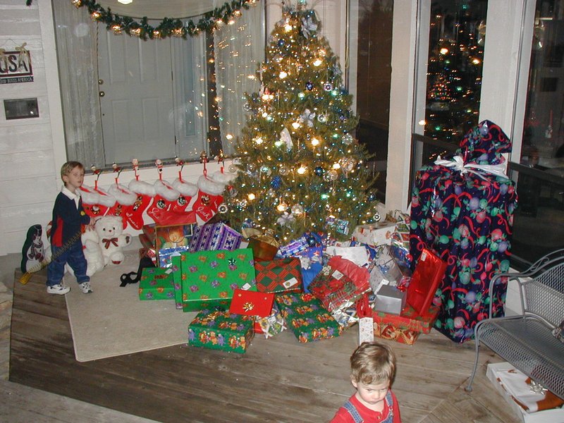 2002/12(December)/Xmas/800x600_2002-12-24-Xmas-07-tree-Chance-Dax.JPG