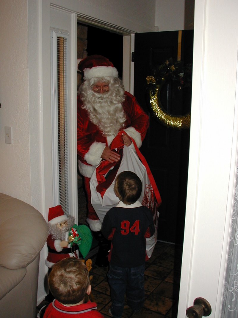 2002/12(December)/Xmas/800x600_2002-12-24-Xmas-09-Santa.JPG