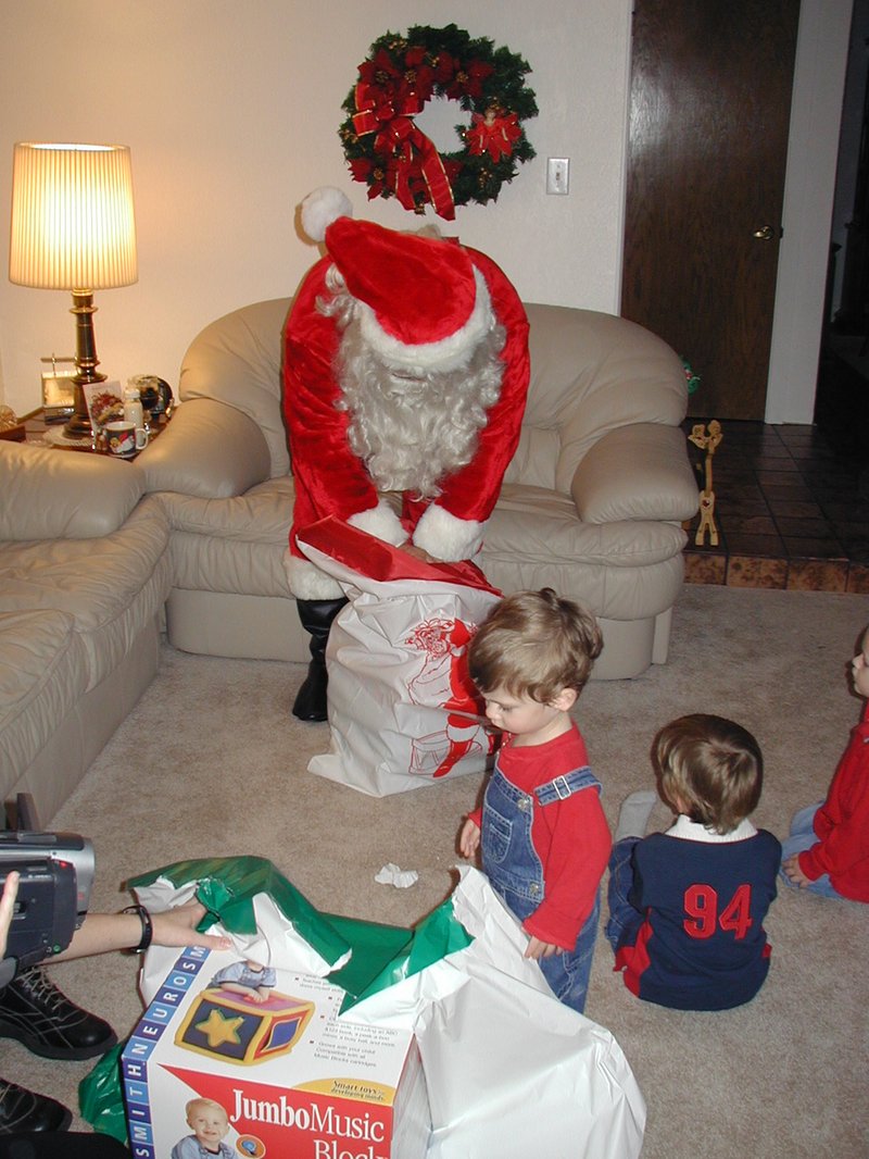 2002/12(December)/Xmas/800x600_2002-12-24-Xmas-14-Santa-Dax-Chance.JPG