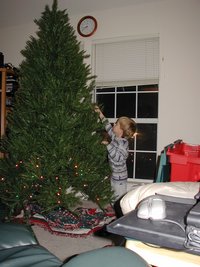 2002-11-31-Decorating-Xmas-tree-Chance-2.JPG