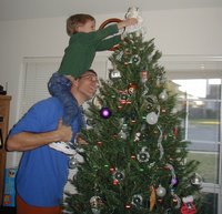 2002-12-01-Decorating-Xmas-Tree-2-Travis-Chance.JPG