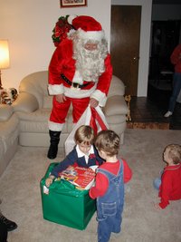 2002-12-24-Xmas-12-Santa-Chance-Dax-Vale.JPG