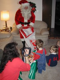 2002-12-24-Xmas-13-Santa-Dax-Chance.JPG