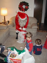 2002-12-24-Xmas-14-Santa-Dax-Chance.JPG