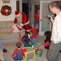 2002-12-24-Xmas-18-Santa-Dax-Chance-Vale.JPG