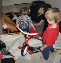 2002-12-25-Xmas-22-Dax-tricycle-Suzi-Chance.JPG