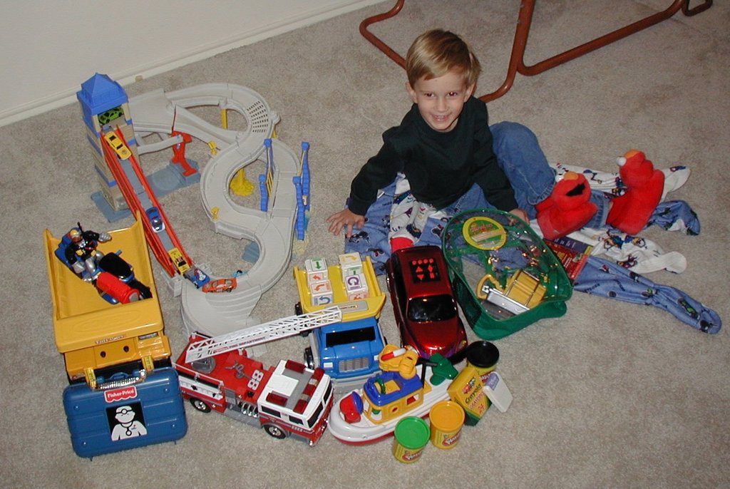 2002-11-03-Chance-bday-toys-8.JPG