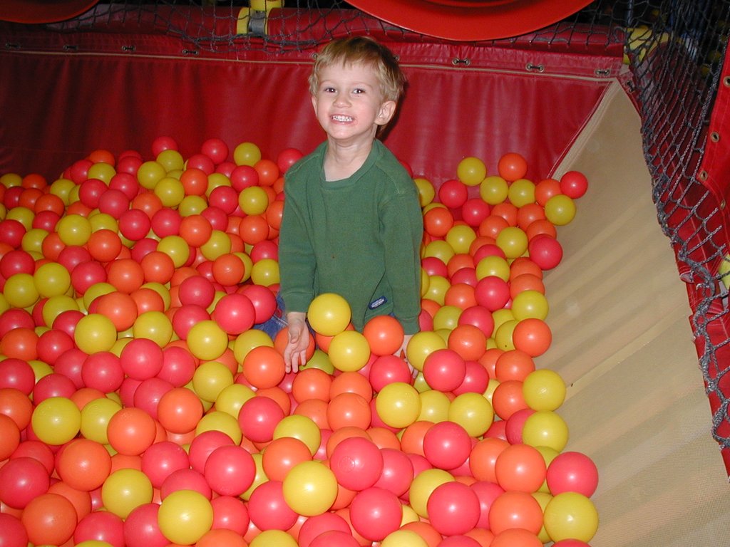 2002/Best/1024x768_2002-12-07-Aaron-bday-03-Chance.JPG