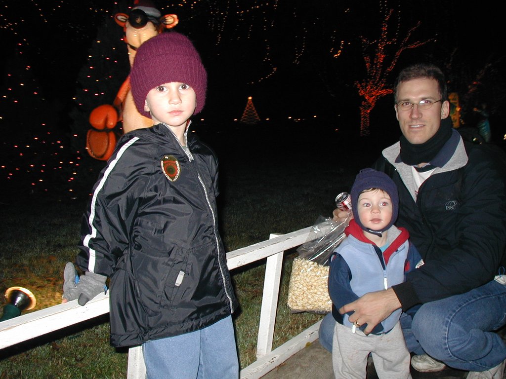 2002/Best/1024x768_2002-12-12-Trail-of-Lights-08-Chance-Dax-Travis-Tigger.JPG