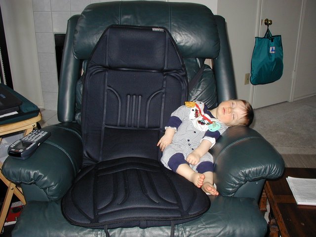 2002-01-27-Dax-out-in-Daddys-chair-1.JPG