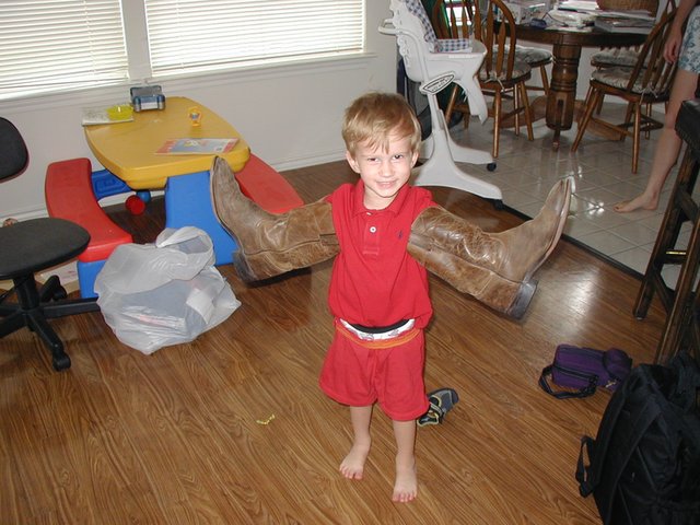 2002/Best/640x480_2002-07-14-02-Chance-in-daddys-boots.JPG