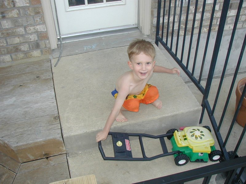2002/Best/800x600_2002-05-01-Lasater-pool-4-Chance.JPG