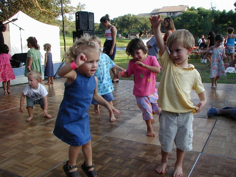 2002/Best/800x600_2002-07-20-LCCC-23-Chance-dancing.JPG