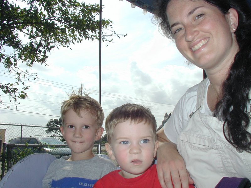 2002/Best/800x600_2002-09-18-Kiddie-Acres-10-Chance-Dax-Suzi.JPG