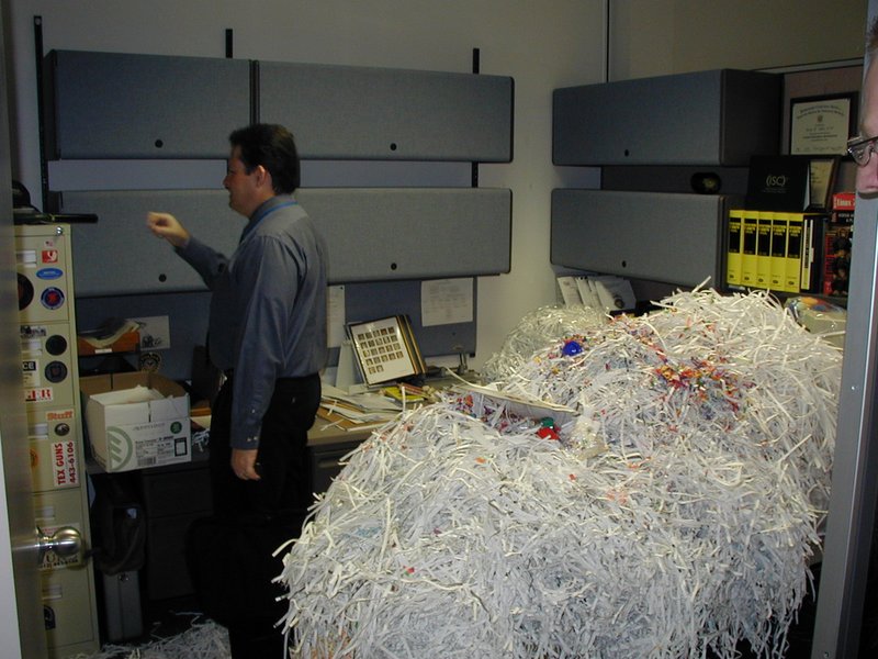 2002/Best/800x600_2002-10-21-AAC-Steve-turns-40-06.JPG