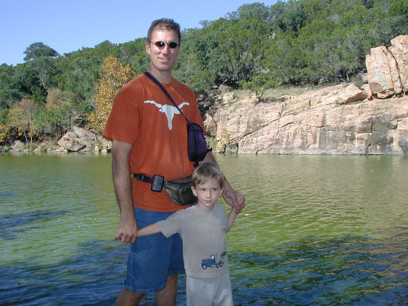 2002/Best/800x600_2002-11-10-Ink-Lake-Camping-25-Travis-Chance.JPG