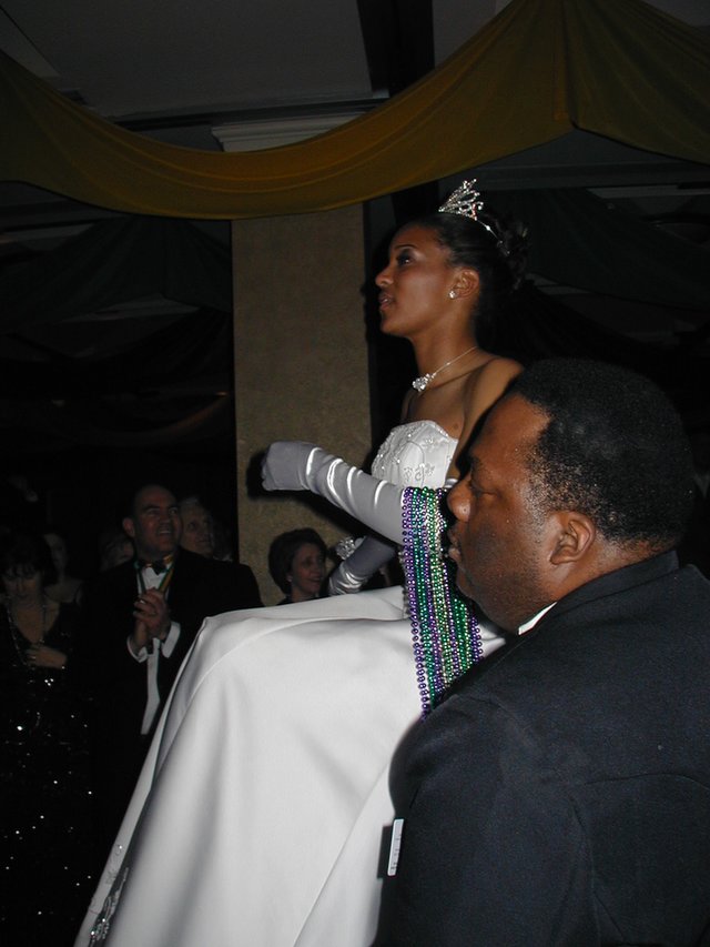 2003-01-18-CoronationBall-29-parade.JPG
