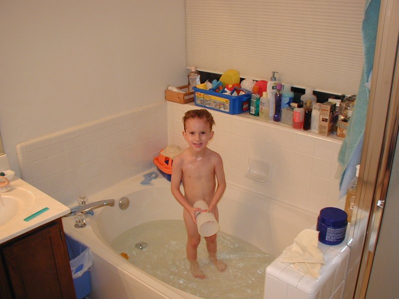 2003/01(January)/Misc/800x600_2003-01-12-2-Chance-bath.JPG