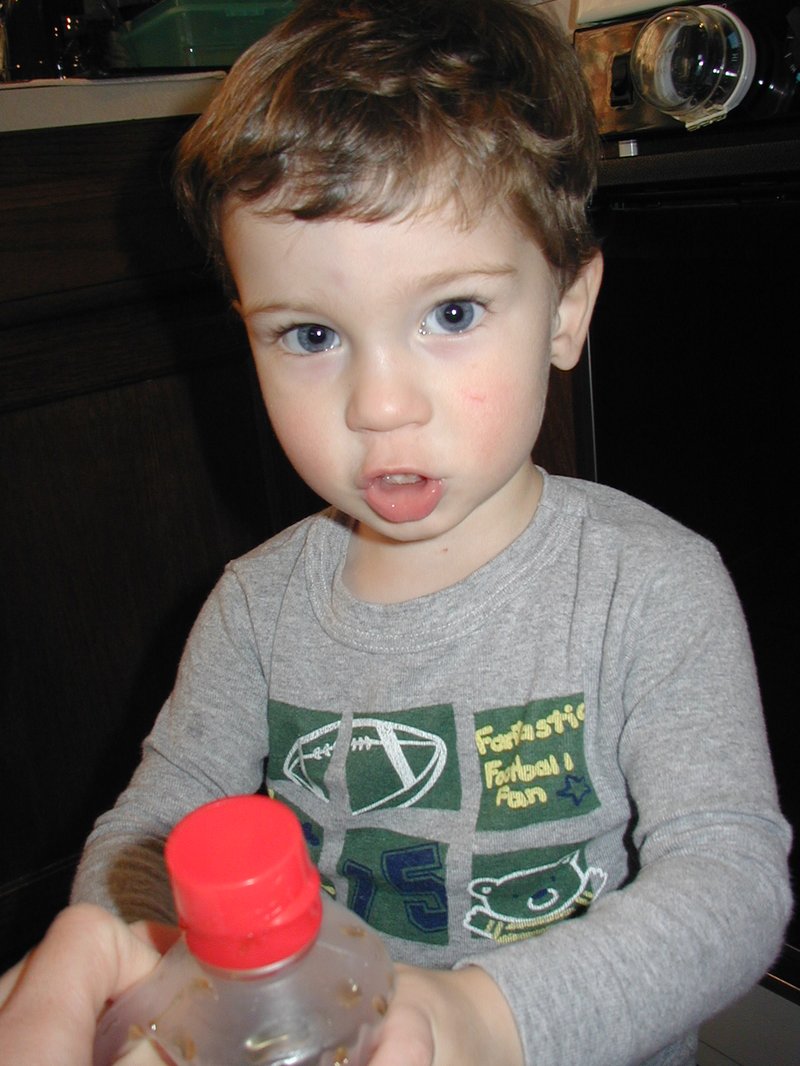 2003/01(January)/Misc/800x600_2003-01-21-Dax-syrup-2.JPG