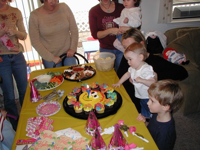 2003/02(February)/Kyla-1st-Bday/640x480_2003-02-15-Kyla-Bday-4.JPG