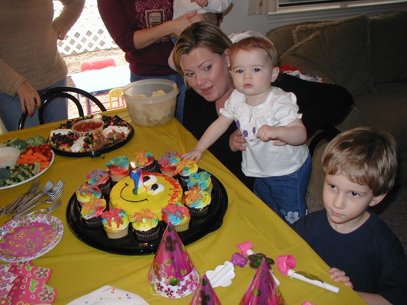 2003/02(February)/Kyla-1st-Bday/800x600_2003-02-15-Kyla-Bday-5.JPG
