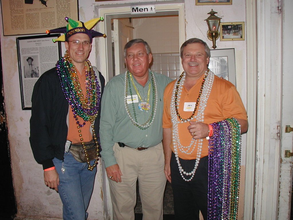 2003-02-27_20-58-17-Balcony-Travis-Randy-Jim.JPG