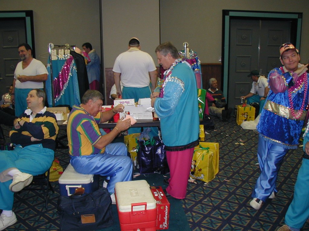 2003-03-01_13-14-12-Parade-dressing-room-Randy-Jim-masks-Rob.JPG