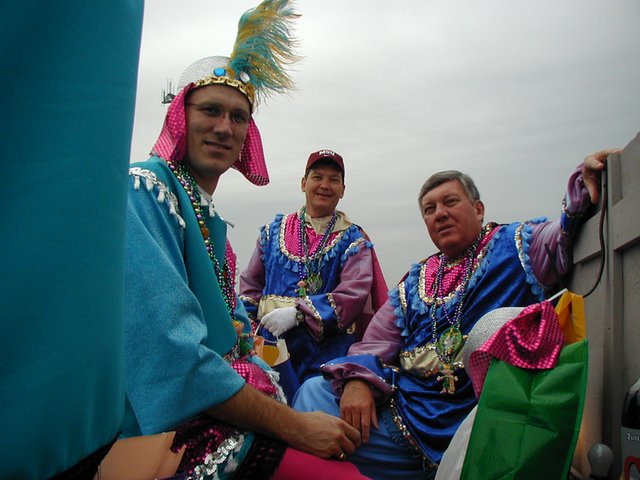2003-03-01_16-35-51-Parade-Travis-Rob-Randy.JPG