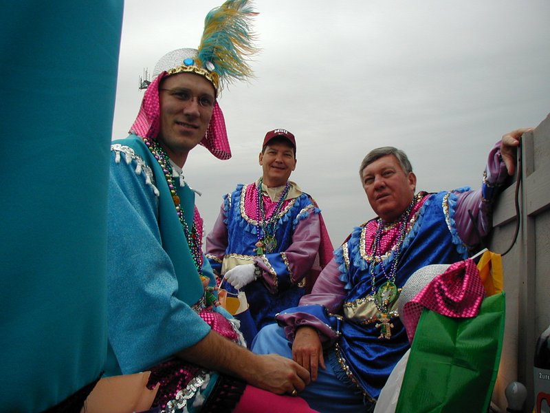 2003-03-01_16-35-51-Parade-Travis-Rob-Randy.JPG