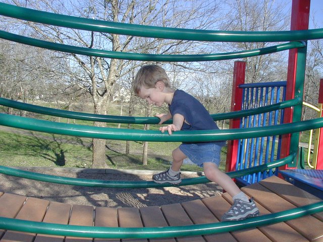 2003-02-23-bday-in-park-8-Chance.JPG