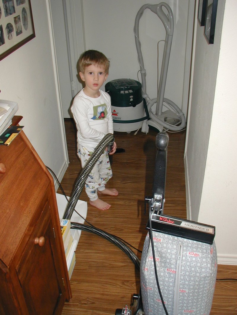 2003/02(February)/Misc/800x600_2003-02-09-Chance-vacuuming.JPG