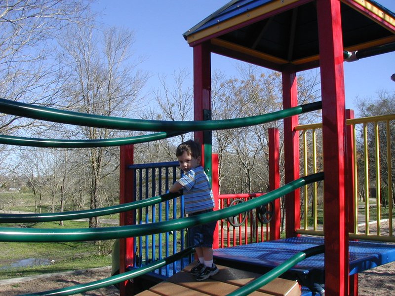 2003/02(February)/Misc/800x600_2003-02-23-bday-in-park-1-Dax.JPG