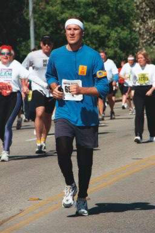 2003/03(March)/Capitol10k/2003-03-30-Capitol-10k-Travis-1.jpg