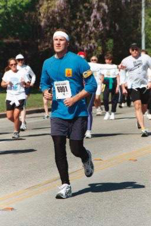 2003-03-30-Capitol-10k-Travis-2.jpg