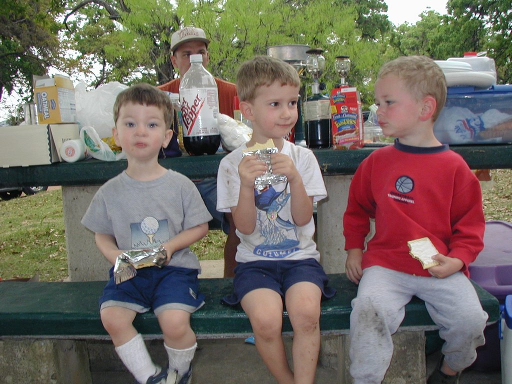 2003/04(April)/Camping/1024x768_2003-04-06-camping-Pace-Bend-3-Dax-Chance-Vale.JPG